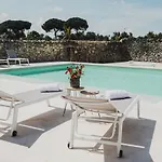 Masseria Paralupi לינה וארוחת בוקר לצ'ה