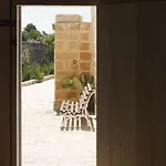 Masseria Paralupi לינה וארוחת בוקר 4*