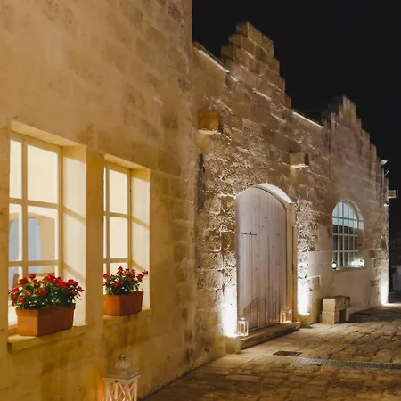 Masseria Paralupi לינה וארוחת בוקר לצ'ה