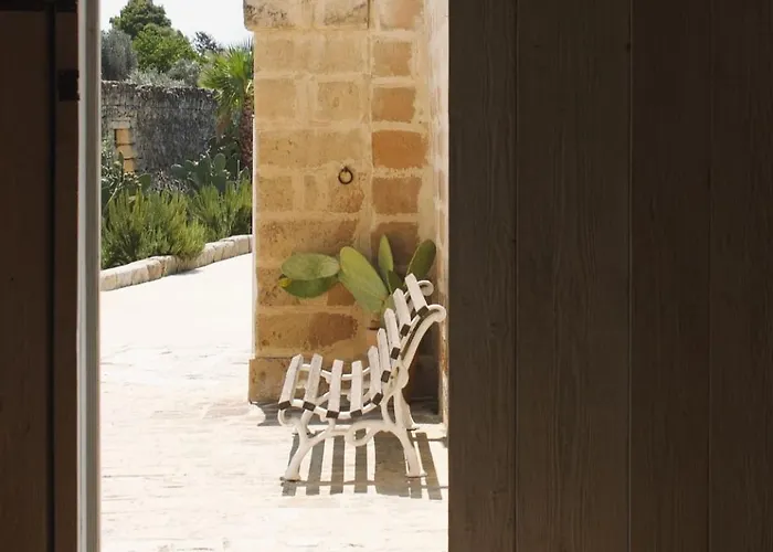 Masseria Paralupi לינה וארוחת בוקר 4*